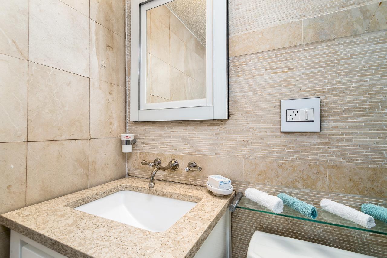 Two Bedroom Two Bath Apartment 2 Block To Beach ميامي بيتش المظهر الخارجي الصورة